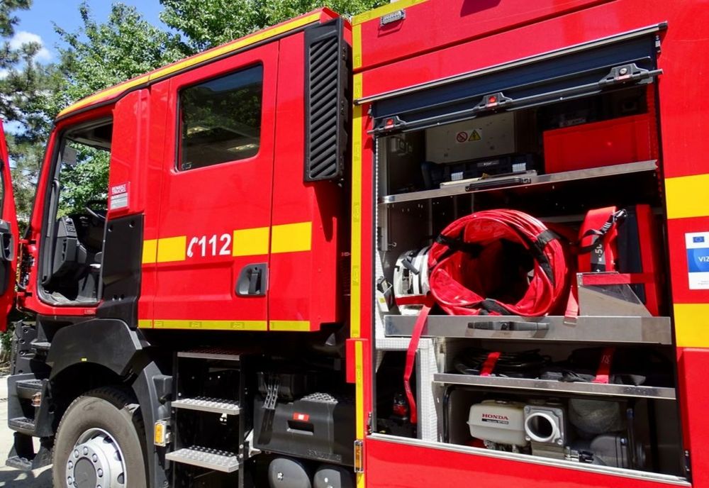 O autospecială de stingere cu o capacitate de 10.000 de litri de apă, în dotarea pompierilor din Dorohoi