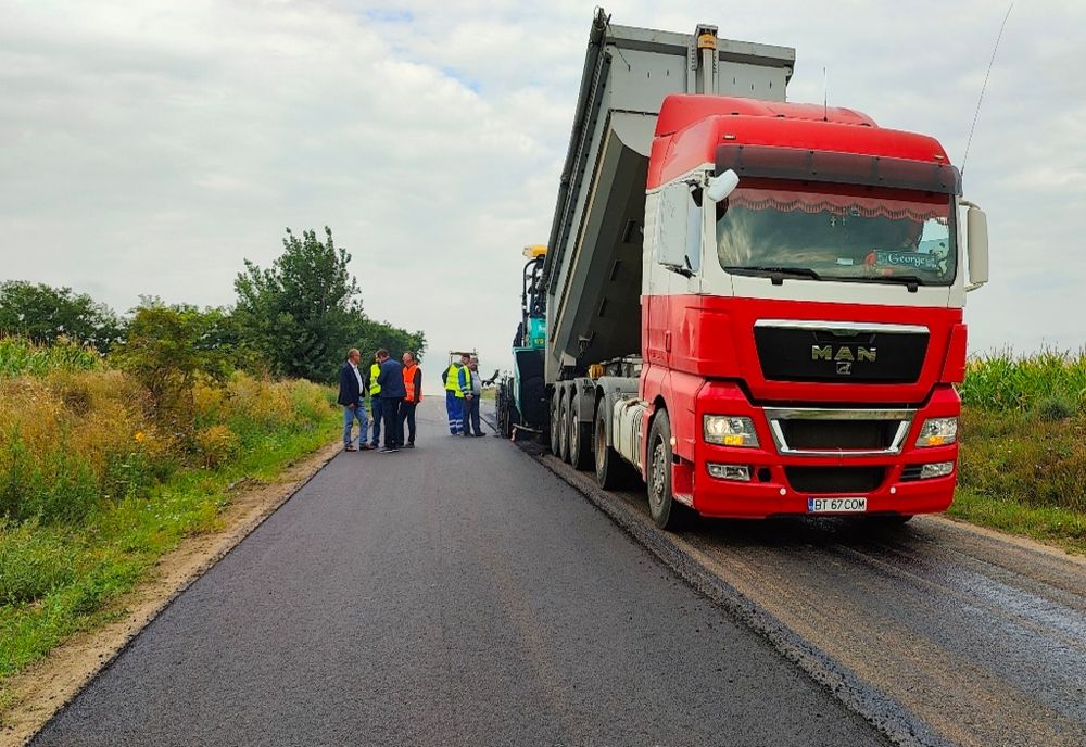 Au început lucrările de asfaltare pe DJ 296B Podeni – Ungureni