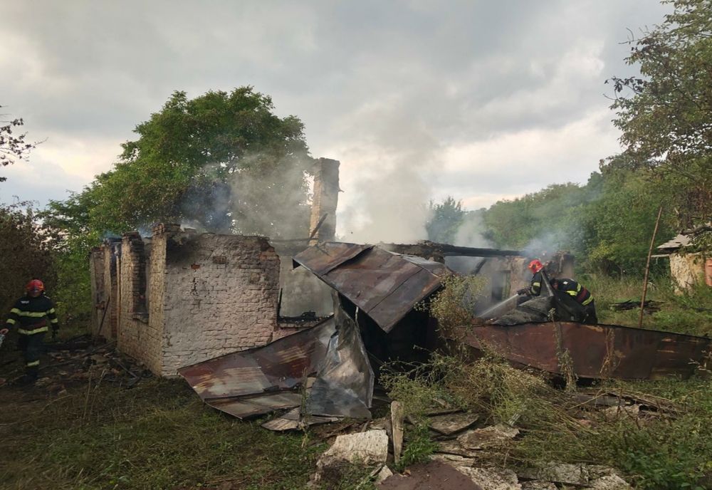 Un bărbat a murit ars după ce a adormit cu țigara aprinsă