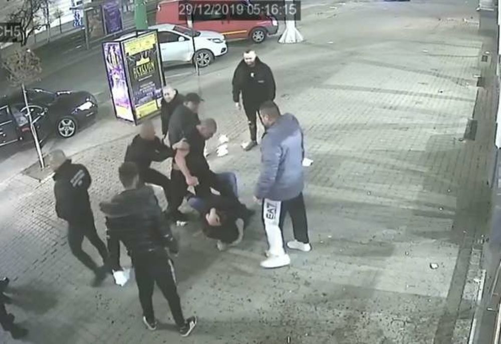 Scandal pe o stradă din Botoșani! Doi tineri, reținuți!