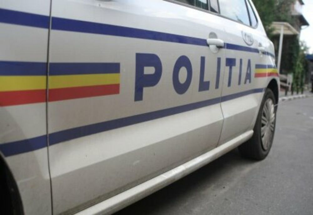Un tânăr din Botoșani a atacat duba poliției și a rănit un polițist! Mai mult echipaje au intervenit pentru a-l prinde pe atacator