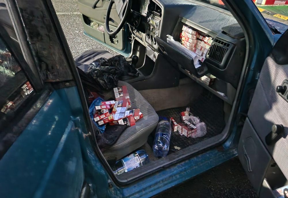 Ţigări şi alcool de contrabandă oprite la intrarea în ţară