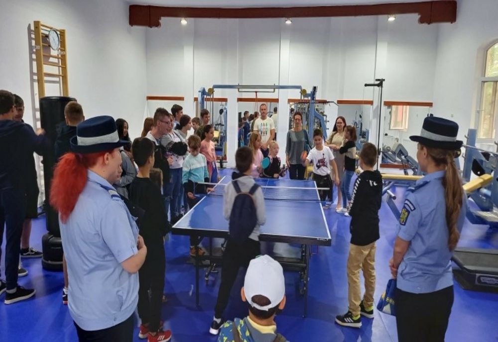 O zi de tabără alături de jandarmi, pentru mai mulți copii