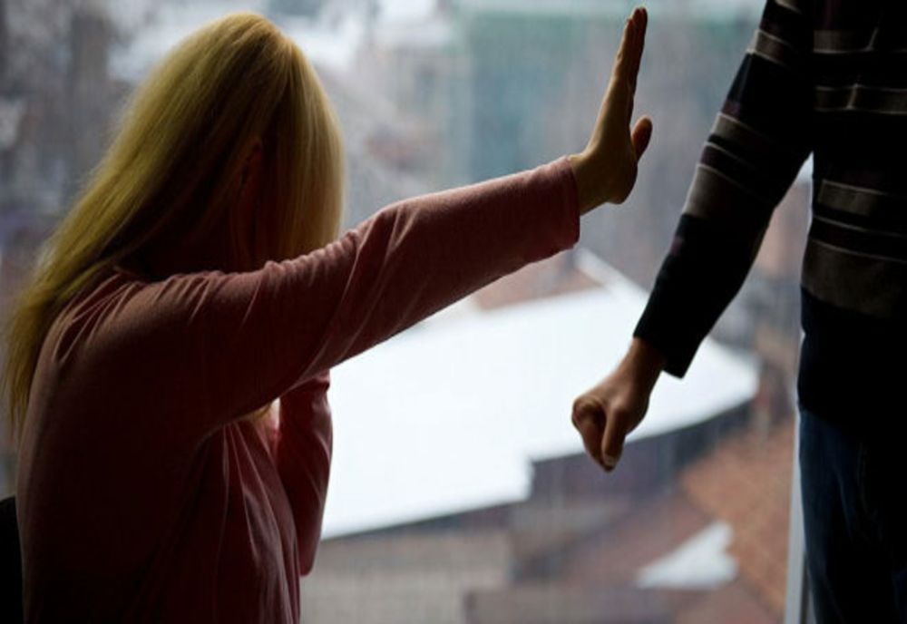 Iubit violent, reținut pentru încălcarea ordinului de protecție