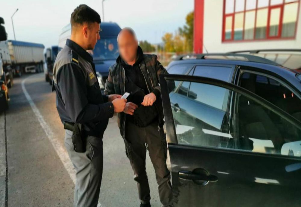 Carte de identitate falsă, descoperită în Vama Stânca
