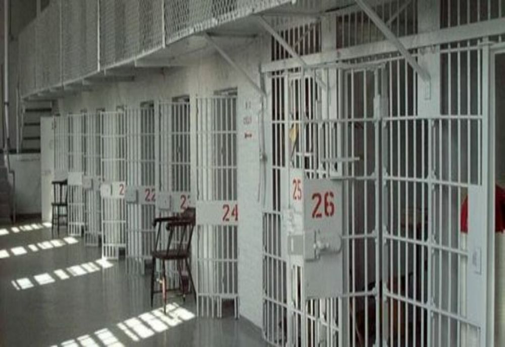 Bandă de scandalagii violenți, băgați la zdup   