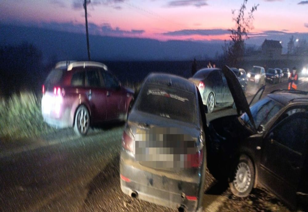 O femeie și un copil de 8 ani, transportați la spital în urma unui accident rutier