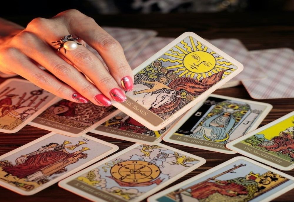 Horoscop TAROT 22 decembrie 2022. Zodia cu cea mai bună energie - Mesajul zilei pentru toți nativii