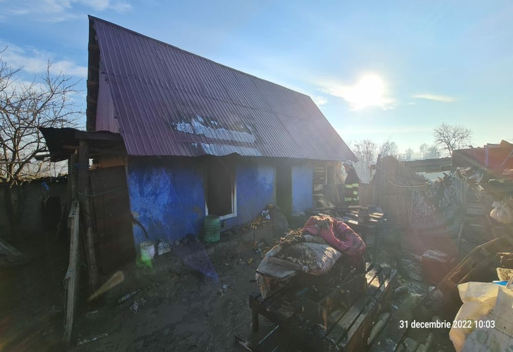 Bucătărie distrusă de un incendiu la Adășeni