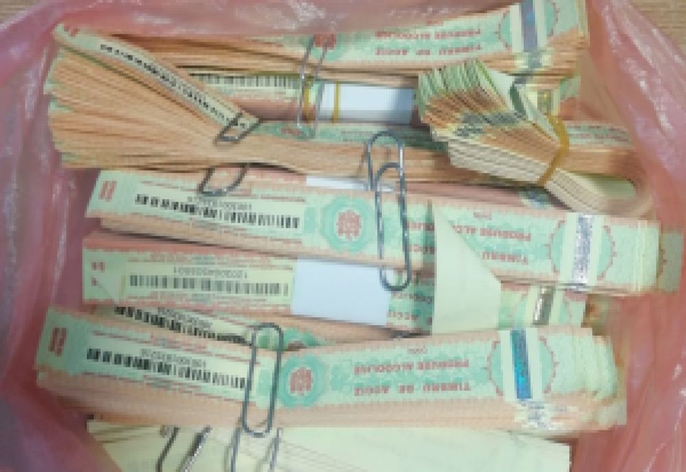 Mii de timbre de acciză, cu destinația Rusia, găsite asupra unui cetățean moldovean