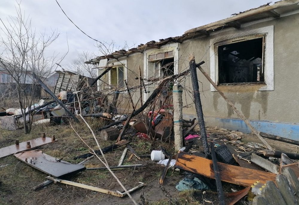 O familie a rămas fără locuință în toiul iernii, din cauza unui incendiu