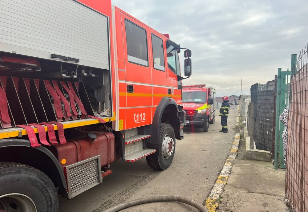 Bătrână salvată din flăcări la timp de către fiica acesteia