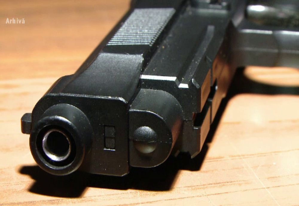 Botoșănean, arestat la Constanța: omul intenționa să cumpere un pistol pentru a-și ucide fratele! Cine îi era complice