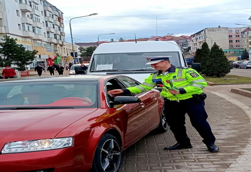 8 MARTIE,  cu flori și mesaje preventive 