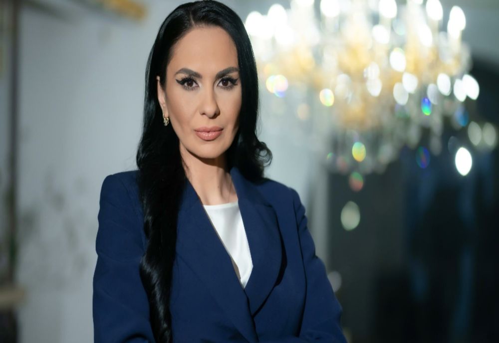 Alexandra Păcuraru: „Treziți-vă! Tot ce facem aici este doar pentru siguranța dvs! Să vă mențineți sănătoși, să gândiți liber”