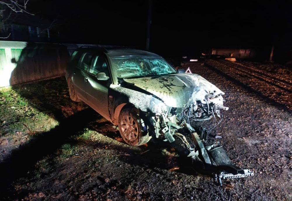 Accident rutier pe un drum din Botoșani! Șoferul a ajuns la spital