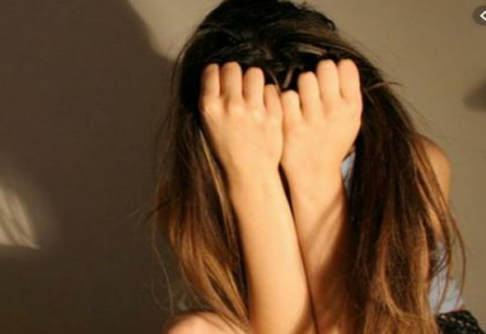 Tineri reținuți după ce au racolat copile instituţionalizate, pe care le obligau să se prostitueze