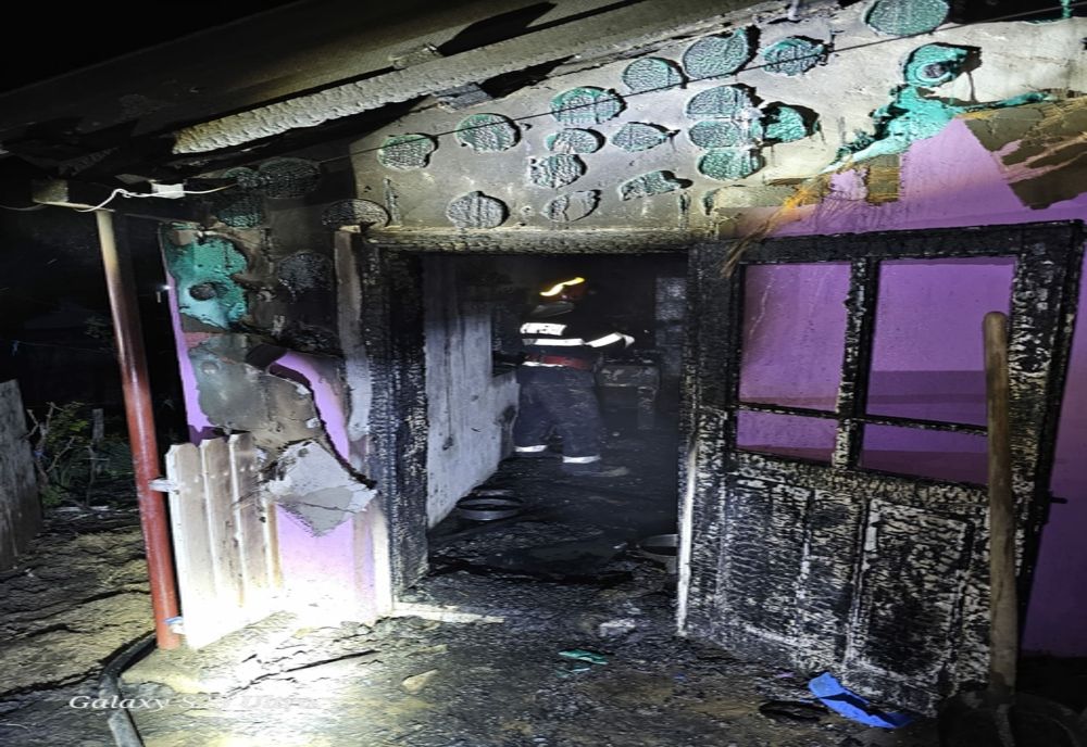 Bucătărie, aprinsă de un scurtcircuit