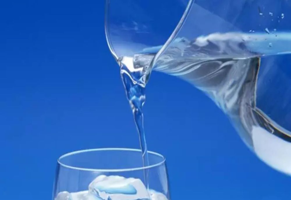 Cât de bine este să bei apă noaptea - Ce se întâmplă în organismul tău