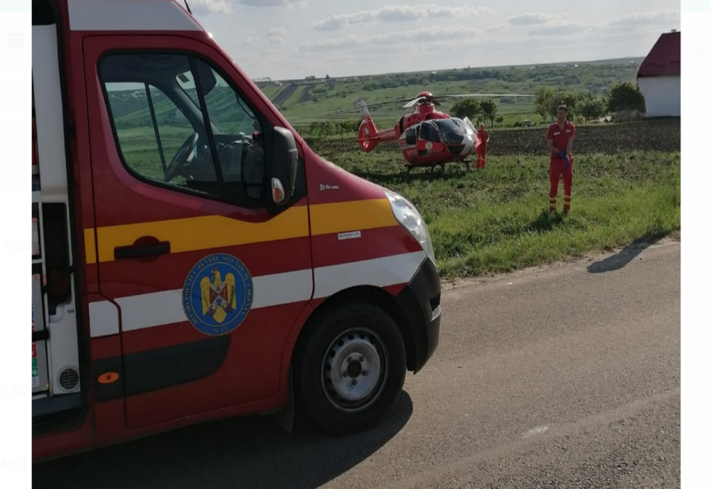 Căruță spulberată de un autoturism la Prăjeni. Elicopterul SMURD chemat la fața locului, pentru un bărbat aflat în stare gravă