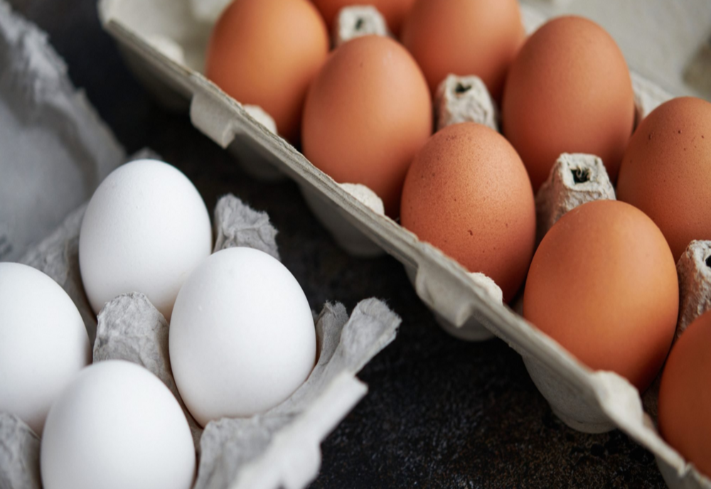 Care este diferența dintre ouăle albe și cele maro