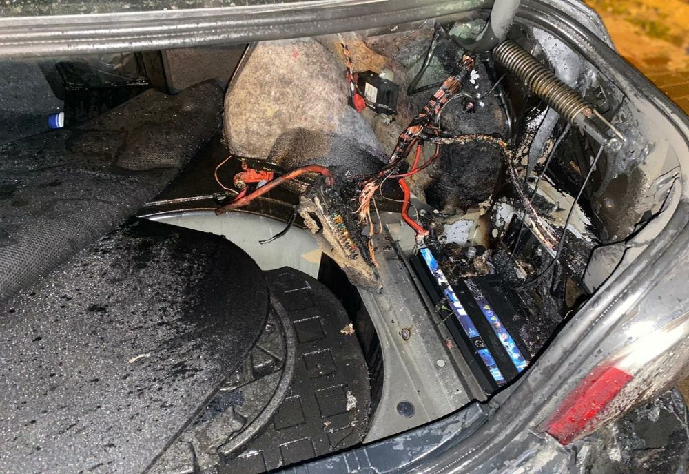 Un autoturism a ars ca o torță, noaptea trecută la Botoșani