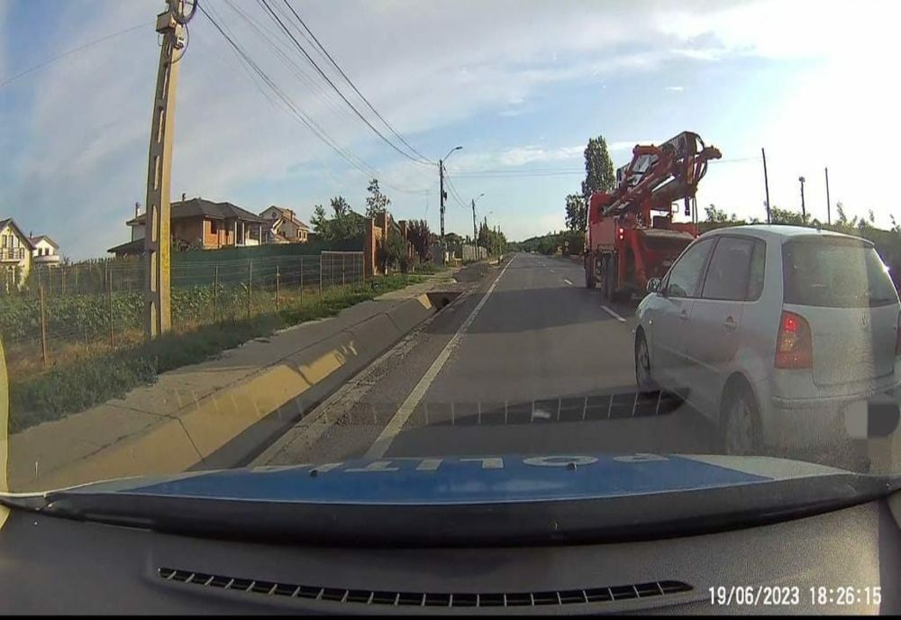 Aproape 4.000 de lei amendă și permisul suspendat pentru 90 de zile, în urma unei depășiri neregulamentare