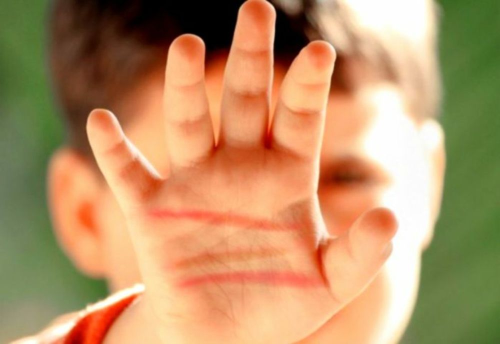 Fetiță de 2 ani, bătută și trasă de păr de educatoare - Anchetă de amploare la Botoșani