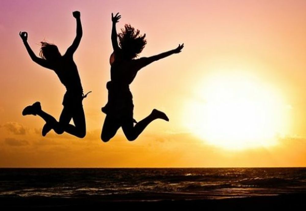 Românii, pe locul doi la fericire în Uniunea Europeană. Cine e pe primul loc