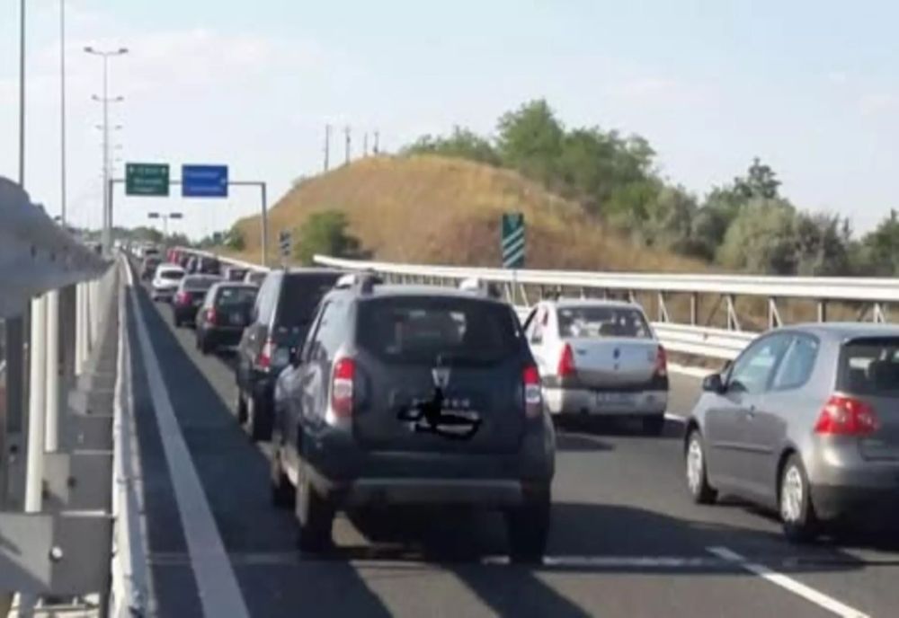 TRAFIC INTENS PE DN1 ȘI PRINCIPALELE DRUMURI DIN ȚARĂ, ÎN ULTIMA ZI A MINIVACANȚEI