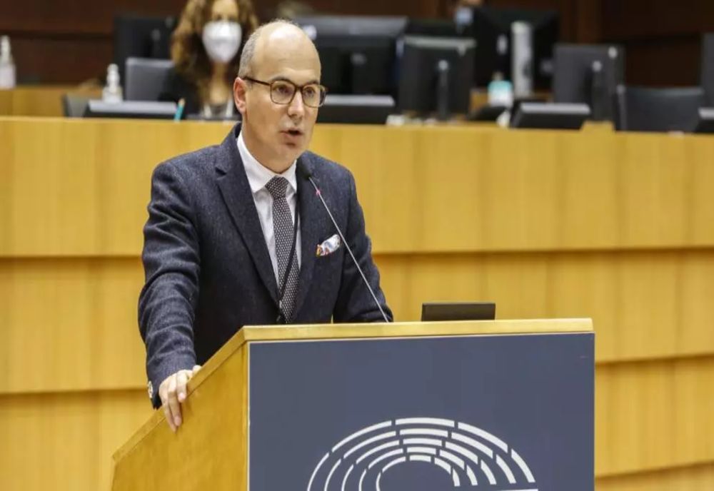 Rareș Bogdan, despre economia României: „Creșterea taxelor înseamnă nenorocire! Sufoci economia, cea care plătește taxe?”