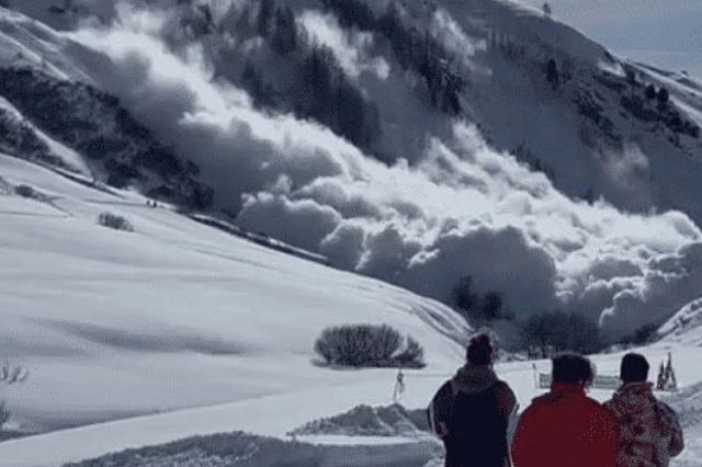 Risc însemnat de avalanșe în Munții Bucegi și Făgăraș