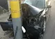 S-a oprit cu mașina într-un stâlp