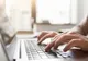 77% DIN UTILIZATORII DE INTERNET ROMÂNI AU FĂCUT CUMPĂRĂTURI ONLINE ÎN 2024