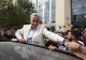 Patru susținătoare ale lui Călin Georgescu au protestat la Botoșani. Au venit cu steaguri, pancarte și o boxă