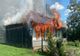 Ceartă cu scântei. Casă în flăcări după o dispută nepot - bunic
