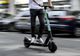 Trotinetele electrice ar putea fi limitate la viteza de 15 km/h: "A venit momentul să protejăm vârstnicii, copiii și în general oamenii care circulă pe trotuar"