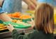 Elevii din 1.000 de școli din România vor primi gratuit, zilnic, mâncare caldă sau un pachet alimentar